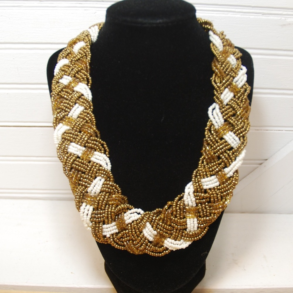 Vintage Y2K Chunky necklace choker beaded gold and white braided‎ design